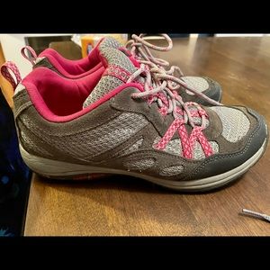 Women’s Merrell size 9